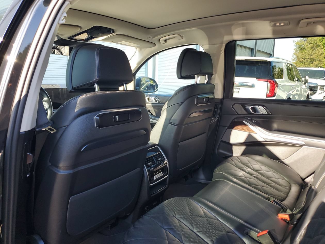 Used 2025 BMW X7 xDrive40i w/ Premium Package AWD/4WD image 9