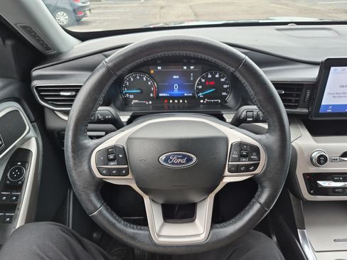 Certified 2023 Ford Explorer XLT w/ Equipment Group 202A AWD/4WD image 29