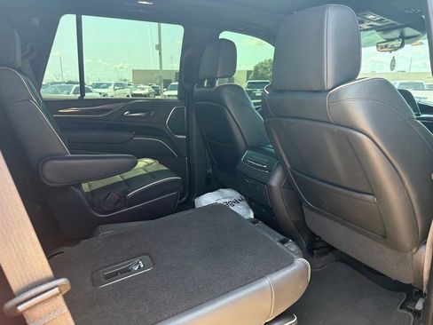 Used 2022 Cadillac Escalade Premium Luxury w/ Performance Package AWD/4WD image 9