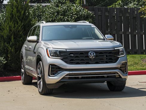 Used 2024 Volkswagen Atlas SEL Premium R-Line AWD/4WD image 2