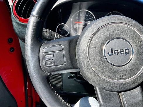 Used 2016 Jeep Wrangler Unlimited Sahara image 16