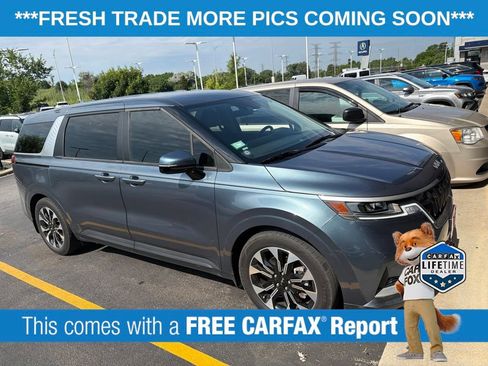 Used 2024 Kia Carnival EX FWD image 3