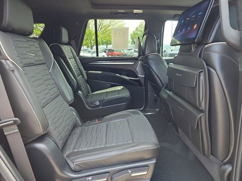 Certified 2025 Cadillac Escalade V w/ LPO, ONYX Package AWD/4WD image 21