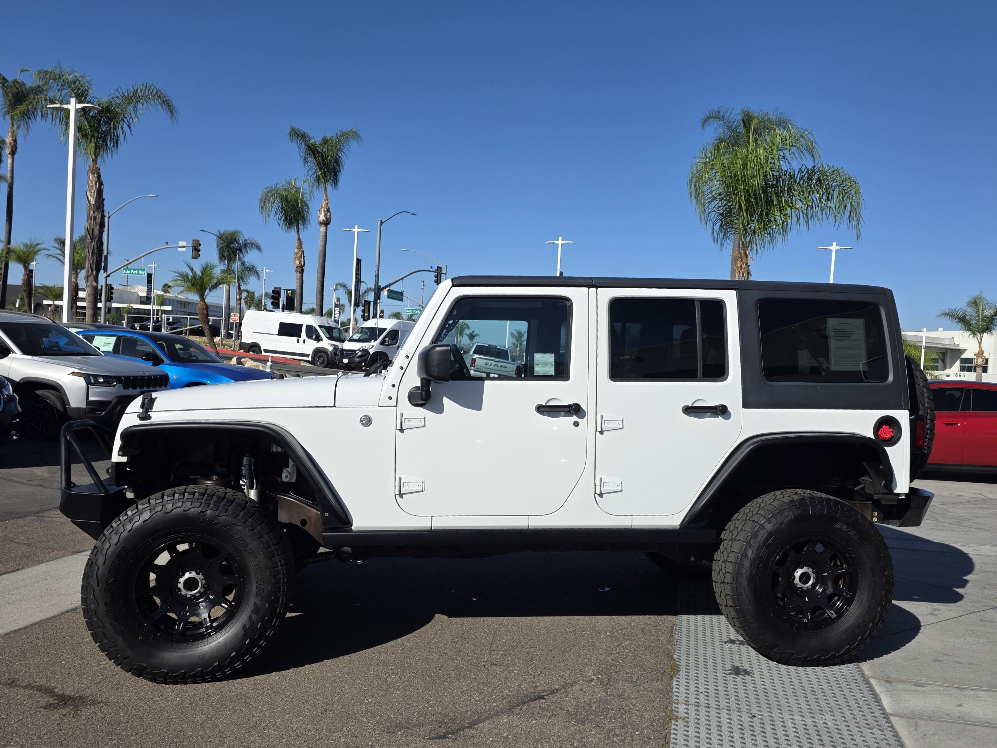 Used 2013 Jeep Wrangler Unlimited Rubicon w/ Connectivity Group AWD/4WD image 2