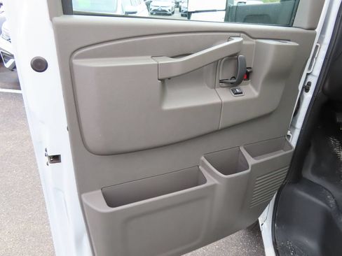 Used 2024 GMC Savana 3500 Extended w/ Power Convenience Package RWD image 13