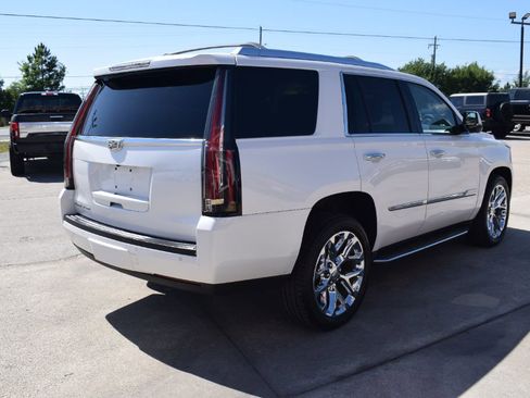 Used 2016 Cadillac Escalade Luxury image 4