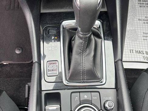 Used 2017 MAZDA MAZDA3 Sport FWD image 17