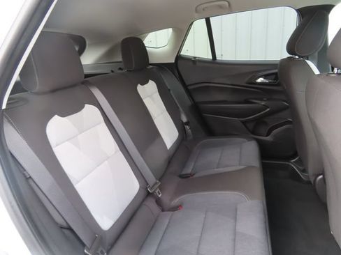 Used 2024 Chevrolet Trax LS w/ LS Convenience Package FWD image 28