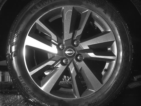 Used 2025 Nissan Versa SV FWD image 15