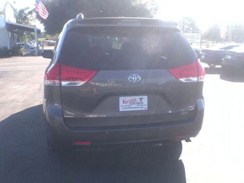 Used 2014 Toyota Sienna XLE image 7