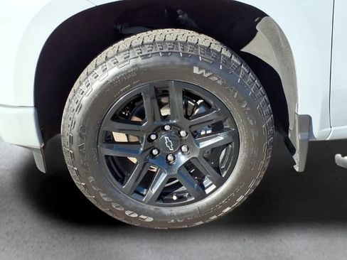 Used 2024 Chevrolet Silverado 1500 RST AWD/4WD image 9