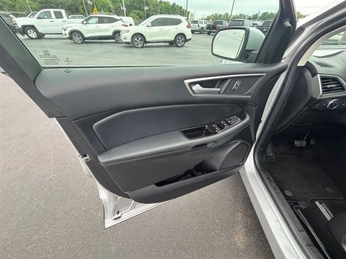 Used 2019 Ford Edge SEL w/ Equipment Group 201A FWD image 17