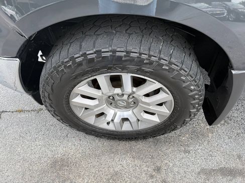 Used 2012 Nissan Frontier SL AWD/4WD image 10
