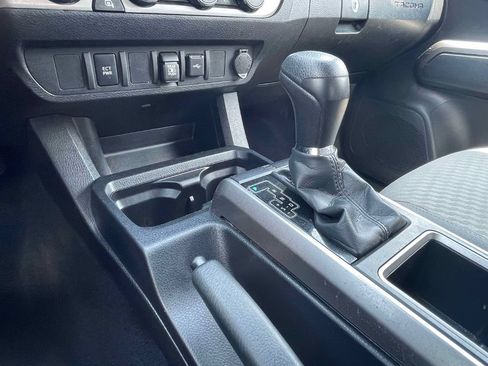 Used 2023 Toyota Tacoma SR5 AWD/4WD image 32