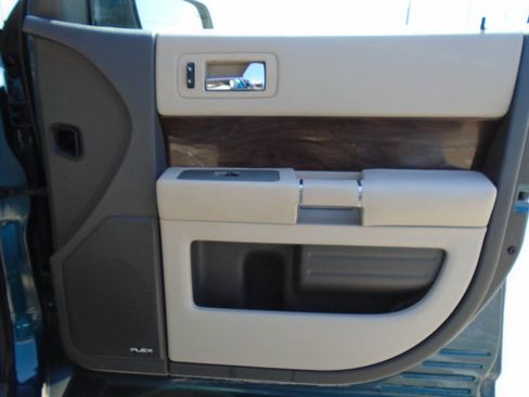 Used 2011 Ford Flex SEL w/ Rapid Spec Order Code FWD image 33