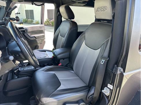 Used 2018 Jeep Wrangler Sport image 27