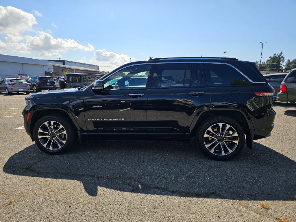 Used 2023 Jeep Grand Cherokee Overland w/ Advanced Protech Group III AWD/4WD image 5