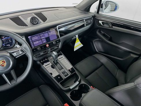 New 2026 Porsche Macan image 25