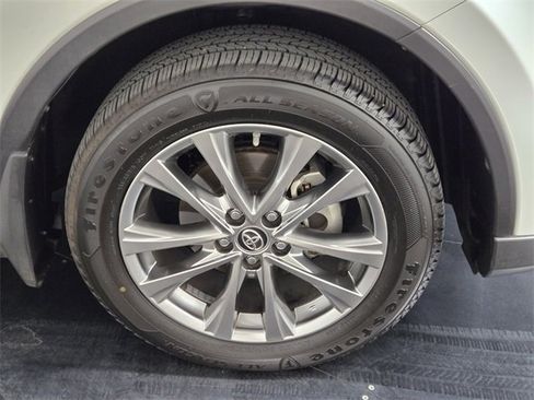 Used 2018 Toyota RAV4 Limited w/ Advanced Technology Package image 9