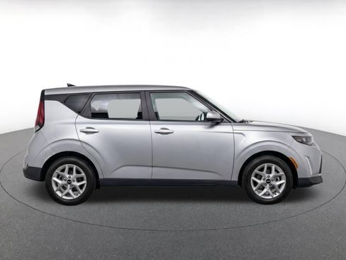 Used 2025 Kia Soul LX w/ LX Technology Package FWD image 13