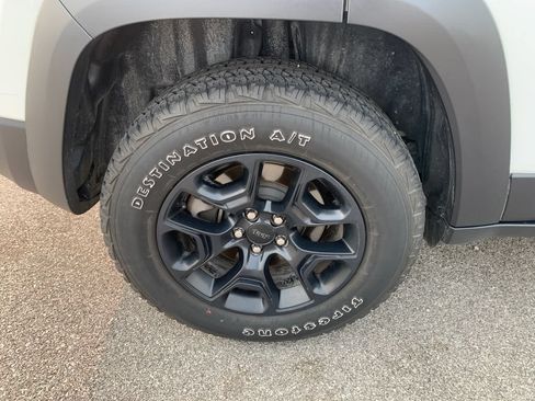 Used 2022 Jeep Cherokee Latitude AWD/4WD image 9