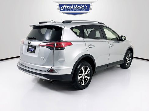Used 2018 Toyota RAV4 XLE AWD/4WD image 8