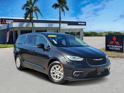 Used 2023 Chrysler Pacifica Touring-L