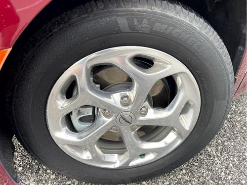 Used 2021 Chrysler Pacifica Limited w/ Uconnect Theater Family Group FWD image 6