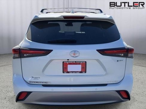 Certified 2025 Toyota Highlander Limited AWD/4WD image 4