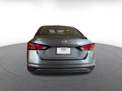 Used 2025 Nissan Altima 2.5 SV FWD image 11