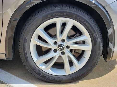 Used 2018 INFINITI QX30 image 10