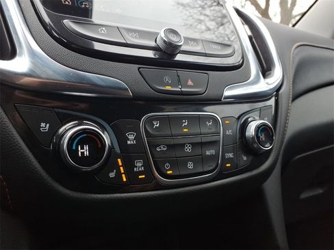 Used 2022 Chevrolet Equinox Premier image 12