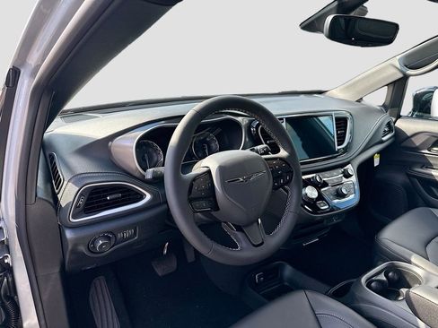 New 2026 Chrysler Pacifica Select w/ S Appearance Package image 11