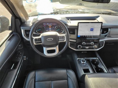 Used 2024 Ford Expedition XLT image 12
