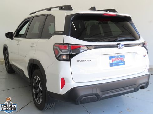 Used 2025 Subaru Forester Premium w/ Convenience Package #2 AWD/4WD image 6