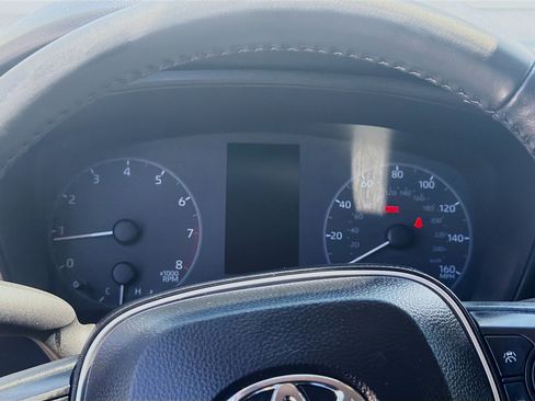 Used 2024 Toyota Corolla Cross LE FWD image 9