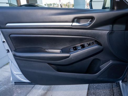 Used 2023 Nissan Altima 2.5 SV image 13