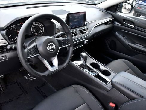 Used 2025 Nissan Altima 2.5 SV image 8