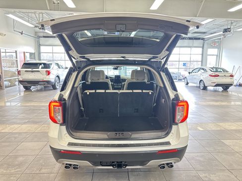 Used 2023 Ford Explorer Platinum w/ Technology Package image 32