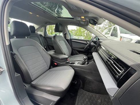 Used 2025 Volkswagen Jetta SE w/ Sunroof Package FWD image 13