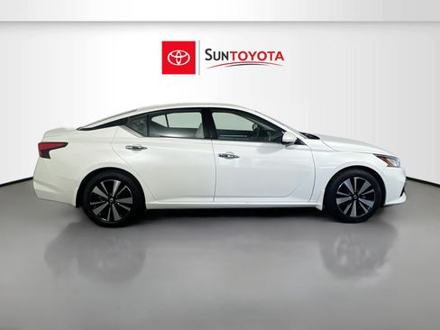 Used 2021 Nissan Altima 2.5 SL FWD image 2