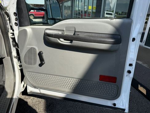 Used 2006 Ford F350 XL image 22