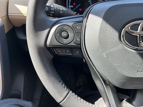 Used 2025 Toyota RAV4 XLE Premium AWD/4WD image 19