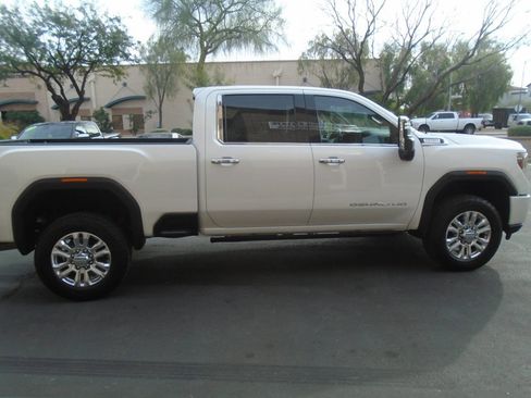 Used 2021 GMC Sierra 2500 Denali w/ Denali Ultimate Package image 17
