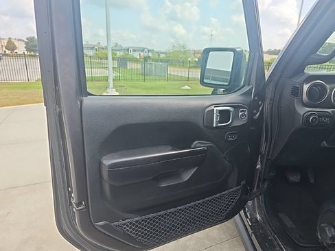 Used 2018 Jeep Wrangler Unlimited Sport S AWD/4WD image 12