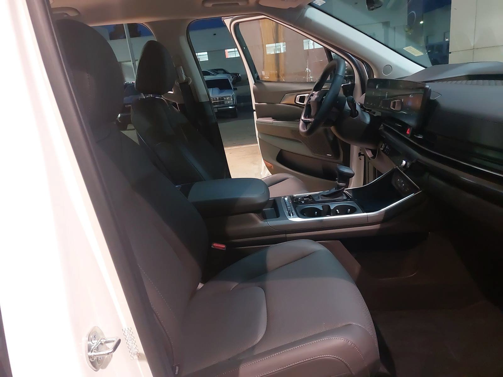 Used 2027 Kia Carnival SX Prestige FWD image 10