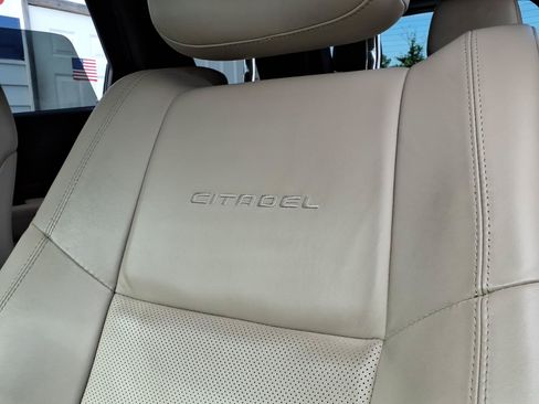 Used 2017 Dodge Durango Citadel w/ Technology Group AWD/4WD image 8