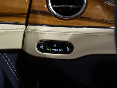 Used 2024 Bentley Continental GT V8 AWD/4WD image 44