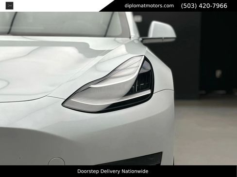 Used 2020 Tesla Model 3 Standard Range Plus RWD image 13