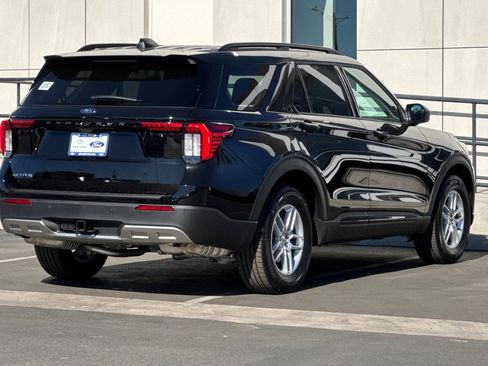 New 2026 Ford Explorer Active w/ Active Comfort Package image 3